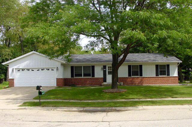 1315 Lily Rd, Oconomowoc, WI 53066