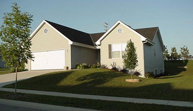 1552 Oriole Dr, Hartford, WI 53027