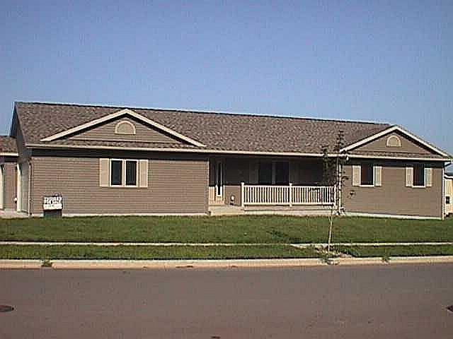 1002 Pioneer Dr., Holmen, WI 54636