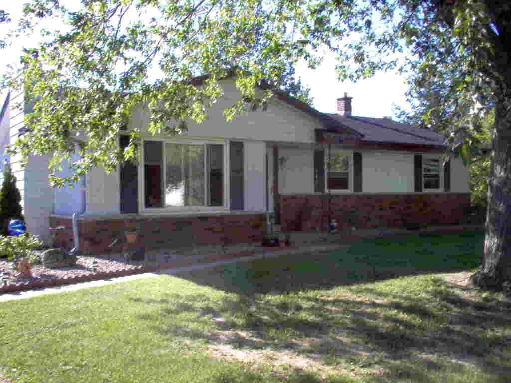 5737 Hickory Knoll, West Bend, WI 53095