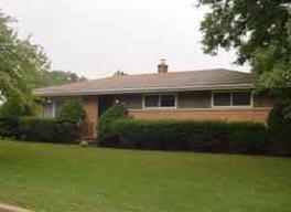 9303 W Hope Ave, Wauwatosa, WI 53222