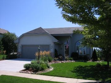 1239 Thrush Ln., Waukesha, WI 53189
