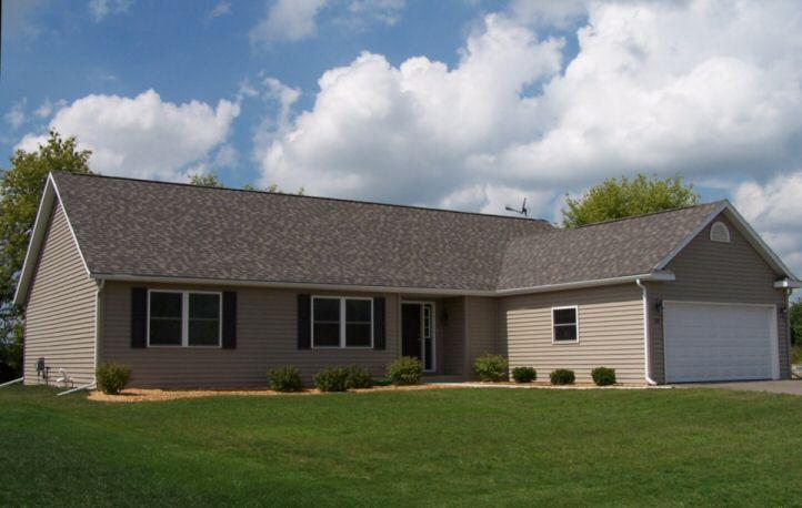 38 W Sedgemeadow St., Elkhorn, WI 53121