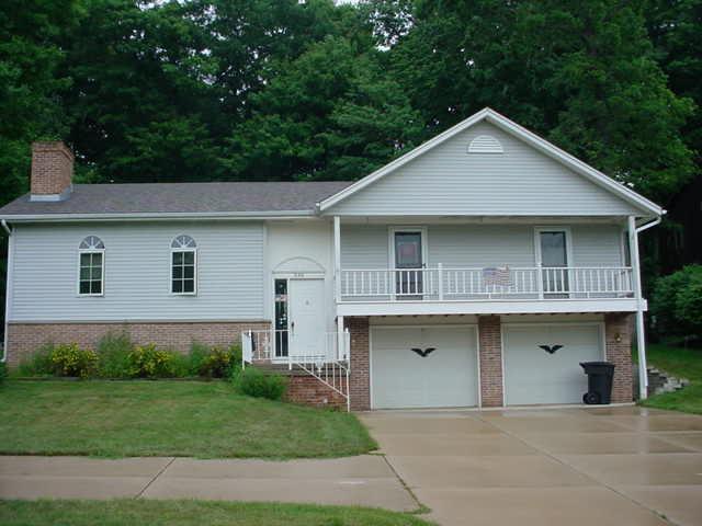 620 S Kettle Moraine Dr, Slinger, WI 53086