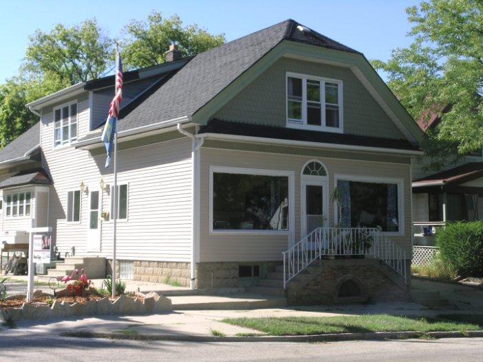 3731 S Pine St., Milwaukee, WI 53207