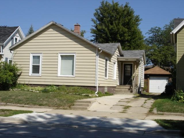 1827 Chatham St, Racine, WI 53402