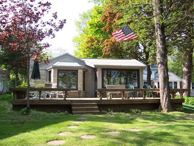 W350N5490 Lake Dr., Oconomowoc, WI 53066