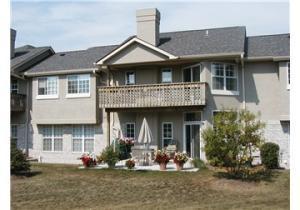 9056 W Elm Ct #E, Franklin, WI 53132