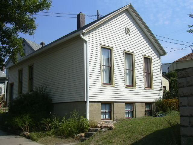 2246 S Robinson Ave., Milwaukee, WI 53207