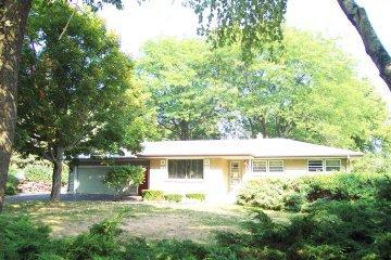 6130 Bridgewood Ln., Glendale, WI 53209