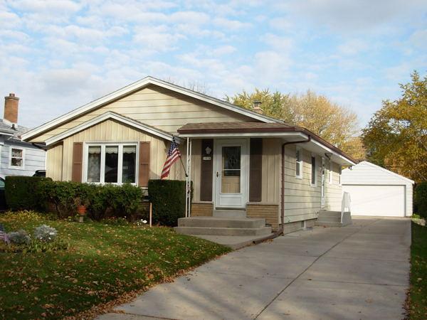 1938 N 117th St., Wauwatosa, WI 53226
