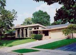 818 Geralayne Cir., Wauwatosa, WI 53213