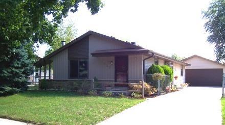 1529 Chestnut Ln., Waukesha, WI 53189