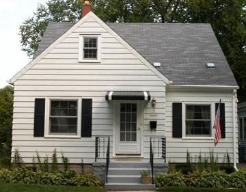 5540 N Lydell Ave, Whitefish Bay, WI 53217