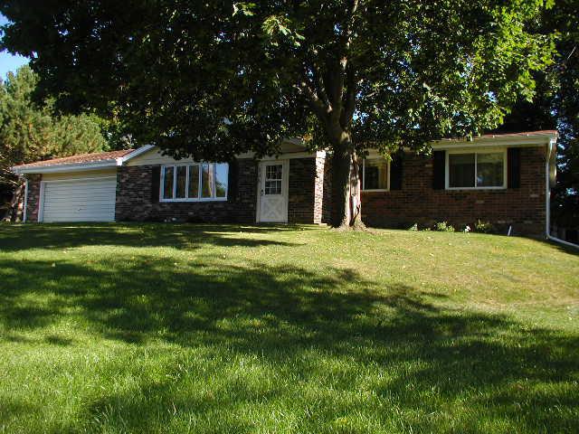 905 Valley Dr., Watertown, WI 53098