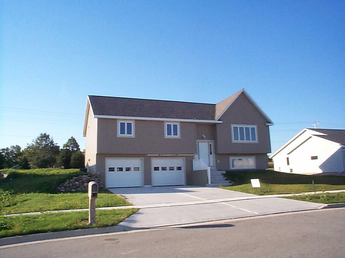 433 Sunny Hill Dr., Elkhorn, WI 53121