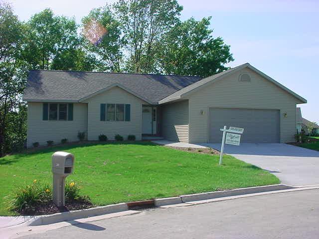 201 Fallen Oaks Dr., Sheboygan Falls, WI 53085