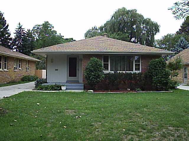 10143 W Sunset Ave., Wauwatosa, WI 53222