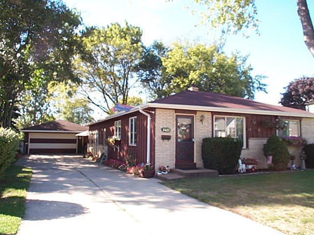 2422 Harrison Pl., South Milwaukee, WI 53172