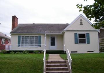 2214 Ferry St, La Crosse, WI 54601