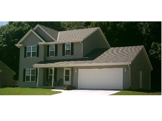 1733 Falcon Dr, Hartford, WI 53027