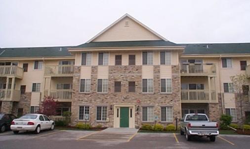 530 Windstone Dr. #305C, Hartland, WI 53029