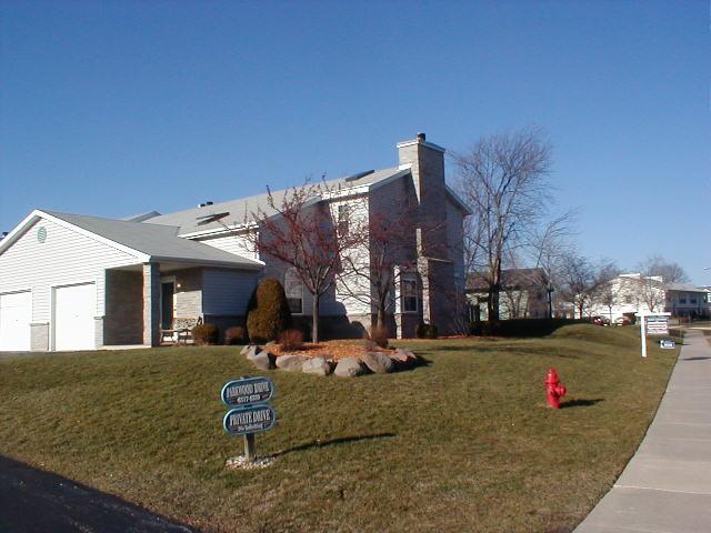 6517 S Parkwood Dr. #16, Franklin, WI 53132