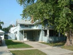 736 N 12th St, Manitowoc, WI 54220
