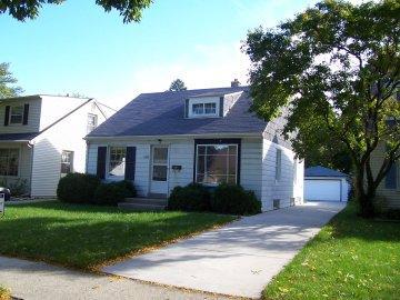 4740 N Elkhart Ave, Whitefish Bay, WI 53211