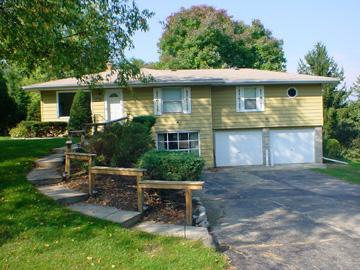 1435 S Ridgeway Rd., New Berlin, WI 53146