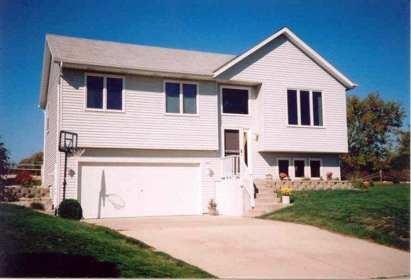 2416 Brentwood Dr., Waukesha, WI 53188