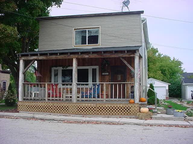 1052 W Grant Ave, Cleveland, WI 53015