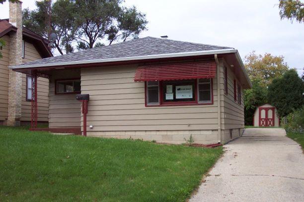 220 Island Ave., Racine, WI 53405