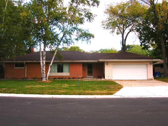 2400 W Wingate Ave., Glendale, WI 53209