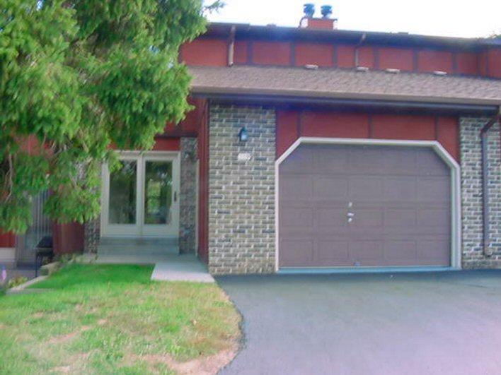 529 Hartridge Dr, Hartland, WI 53029