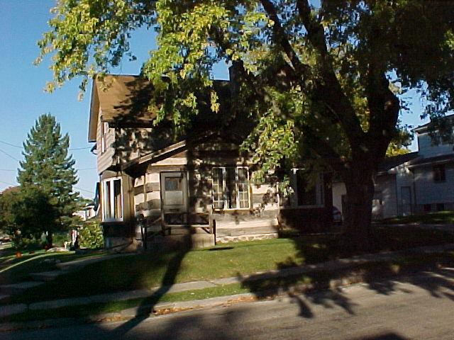 91 S Rural St, Hartford, WI 53027