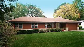 6916 N Glen Shore Dr., Glendale, WI 53209