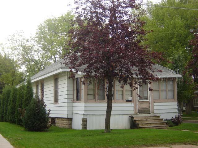 345 W Wabash Ave., Waukesha, WI 53186