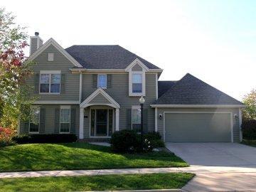 320 Manchester Dr., Waukesha, WI 53188