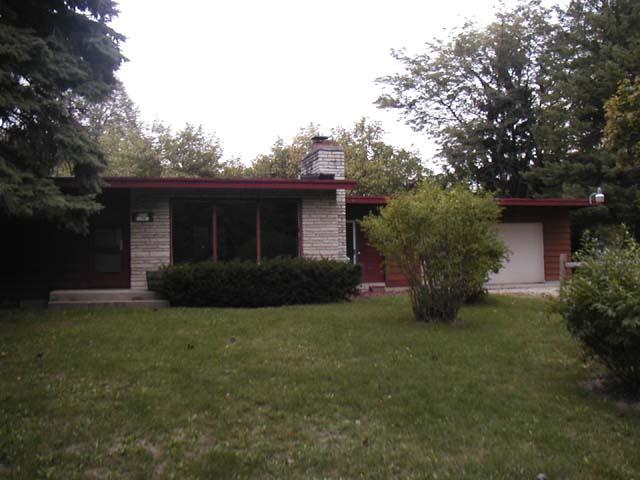 1704 N Spring Creek Dr., Pewaukee, WI 53072