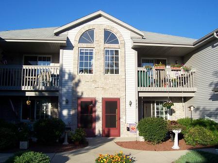 823 Quinlan Dr #C, Pewaukee, WI 53072
