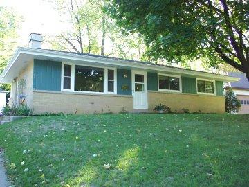 627 Lemira Ave, Waukesha, WI 53188