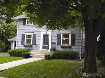 216 Woodland Ln., Oconomowoc, WI 53066