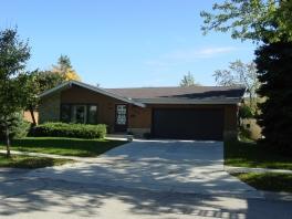5288 Oakton Ln., Greendale, WI 53129