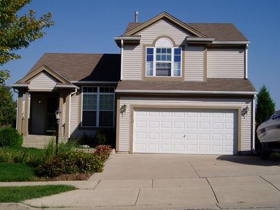 1230 Thrush Ln, Waukesha, WI 53189