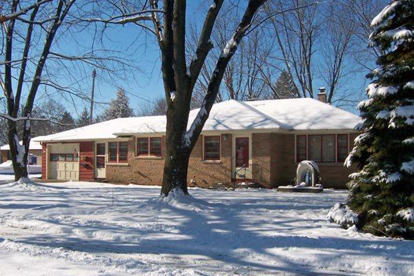 1328 Hickory Dr., Waukesha, WI 53186