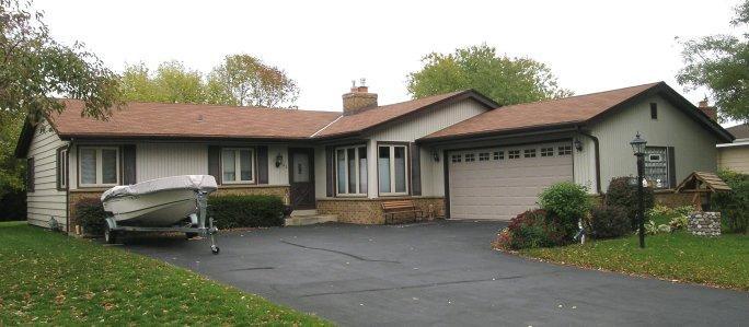 620 E Parkway Estates Dr., Oak Creek, WI 53154