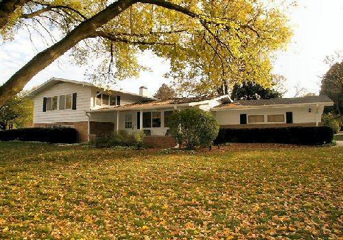 11933 W Meinecke Ave., Wauwatosa, WI 53226