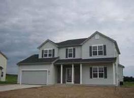2200 Cedar Bluffs Dr., Slinger, WI 53086