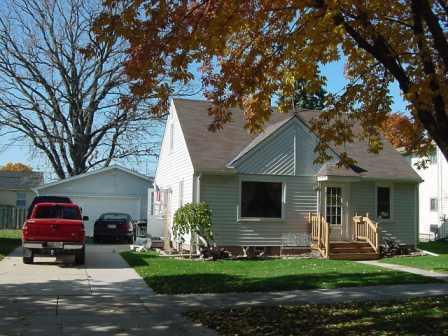 2208 S 17th St, Sheboygan, WI 53081
